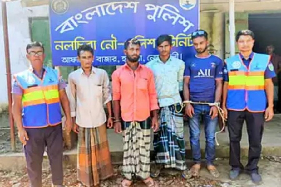 Four fishermen held for violating Hilsha ban in Noakhali