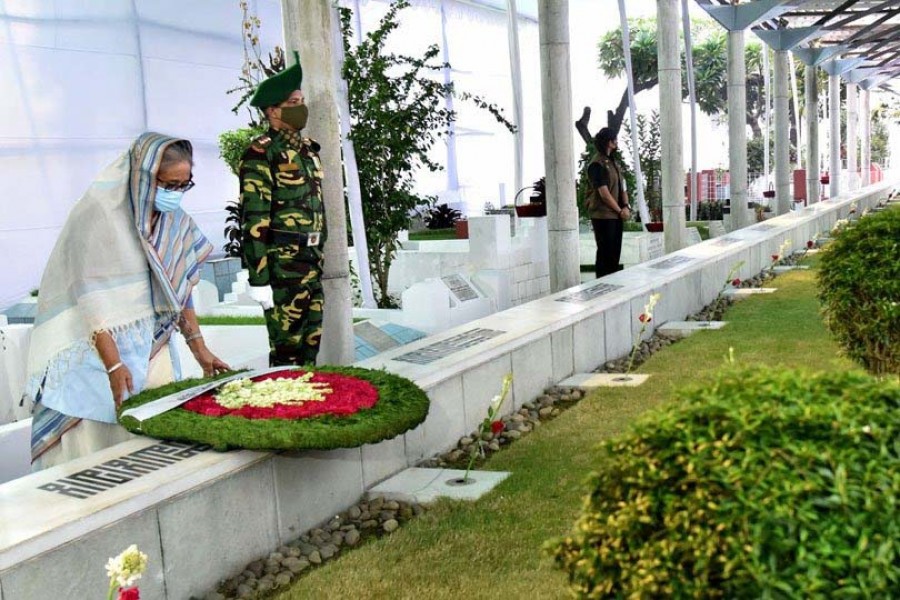 PM pays homage to Aug 15 martyrs at Banani graveyard