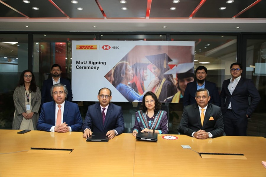 Tanmi Haque, Country Head of Wealth & Personal Banking, HSBC Bangladesh and ASM Shakil, Senior Director, Commercial, DHL Worldwide Express (BD) Ltd sign the MoU on behalf of their respective organisations