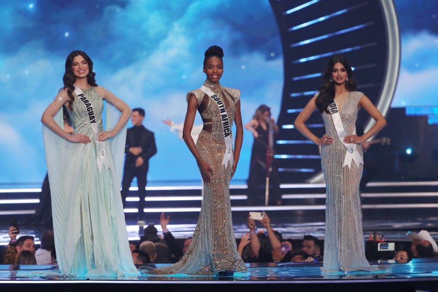 The final 3 Miss Universe candidates Miss Paraguay Nadia Ferreira, Miss South Africa Lalela Mswane and Miss India Harnaaz Sandhu pose during the Miss Universe pageant in the Red Sea resort of Eilat, Israel December 13, 2021. REUTERS/Ronen Zvulun