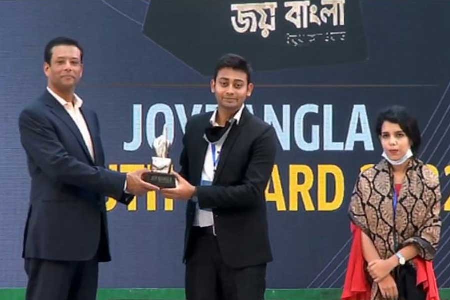 Sajeeb Wazed Joy hands over Joy Bangla Youth Award