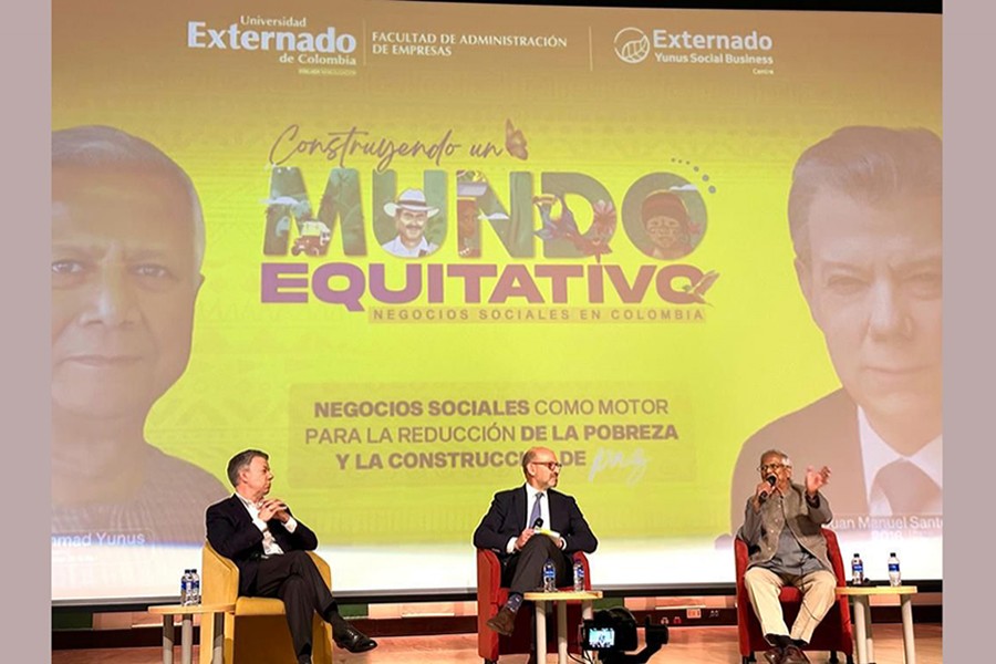 Nobel Laureate Professor Muhammad Yunus (right) and former President of Colombia and Nobel Peace Laureate Juan Manuel Santos (left) join a dialogue on the role of social business in poverty alleviation and peace building at University Externado de Colombia on Friday