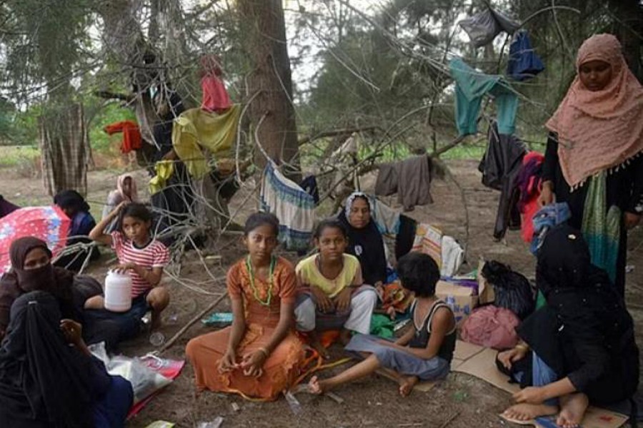 সাগর পাড়ি দিয়ে ইন্দোনেশিয়ায় শতাধিক রোহিঙ্গা শরণার্থী