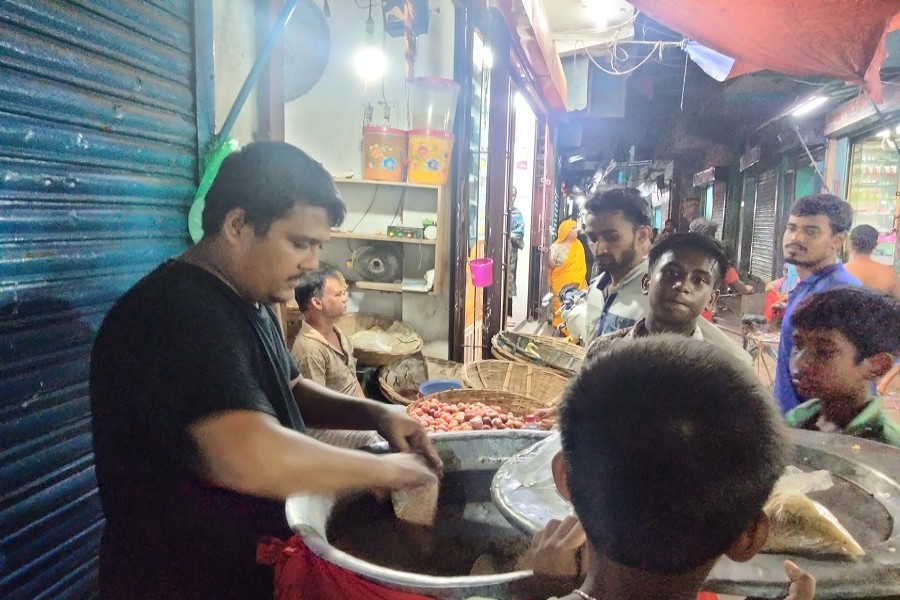 মনোয়ার তেহারি:  ১০ টাকা থেকে ৫০০ টাকা - যেকোনো দামে