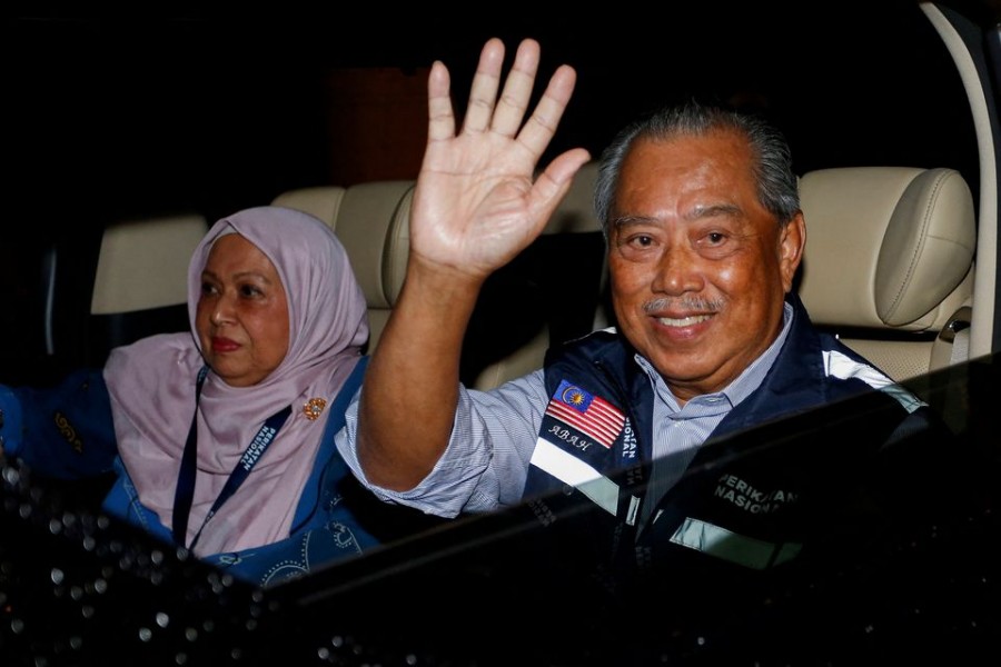 Malaysian former Prime Minister and Perikatan Nasional Chairman Muhyiddin Yassin waves as he leaves after Malaysia's 15th general election in Shah Alam, Malaysia on November 20, 2022 — Reuters photo