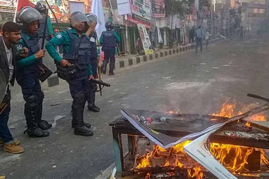 Police, BNP activists clash at Naya Paltan