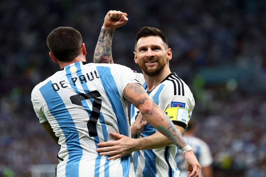 Soccer Football - FIFA World Cup Qatar 2022 - Quarter Final - Netherlands v Argentina - Lusail Stadium, Lusail, Qatar - December 9, 2022 Argentina's Lionel Messi and Rodrigo De Paul celebrate after Nahuel Molina scores their first goal REUTERS/Kai Pfaffenbach