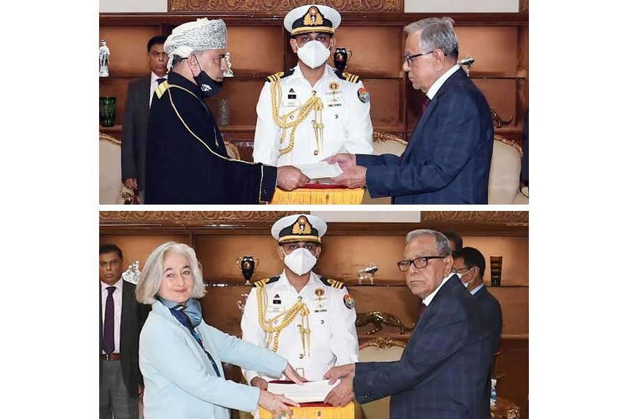 Ambassadors of Oman, France present credentials to president