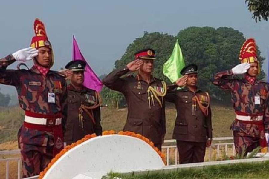 রাঙামাটিতে বীরশ্রেষ্ঠের সমাধিতে ভালোবাসার ফুল