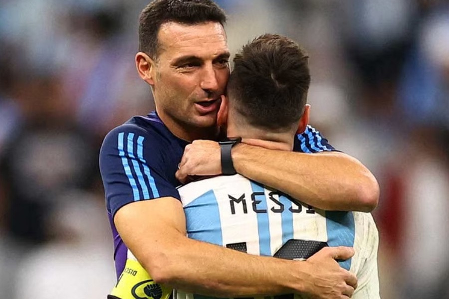 FIFA World Cup Qatar 2022 - Quarter Final - Netherlands v Argentina - Lusail Stadium, Lusail, Qatar - December 10, 2022 Argentina's LionelMessi and Argentina coach Lionel Scaloni celebrate qualifying for the Semi Finals REUTERS