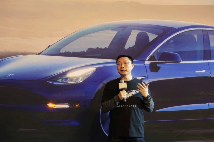 Tesla's China chief Tom Zhu speaks at a delivery ceremony for China-made Tesla Model 3 vehicles in the Shanghai Gigafactory of the U.S. electric car maker in Shanghai, China December 30, 2019. REUTERS/Yilei Sun/File Photo