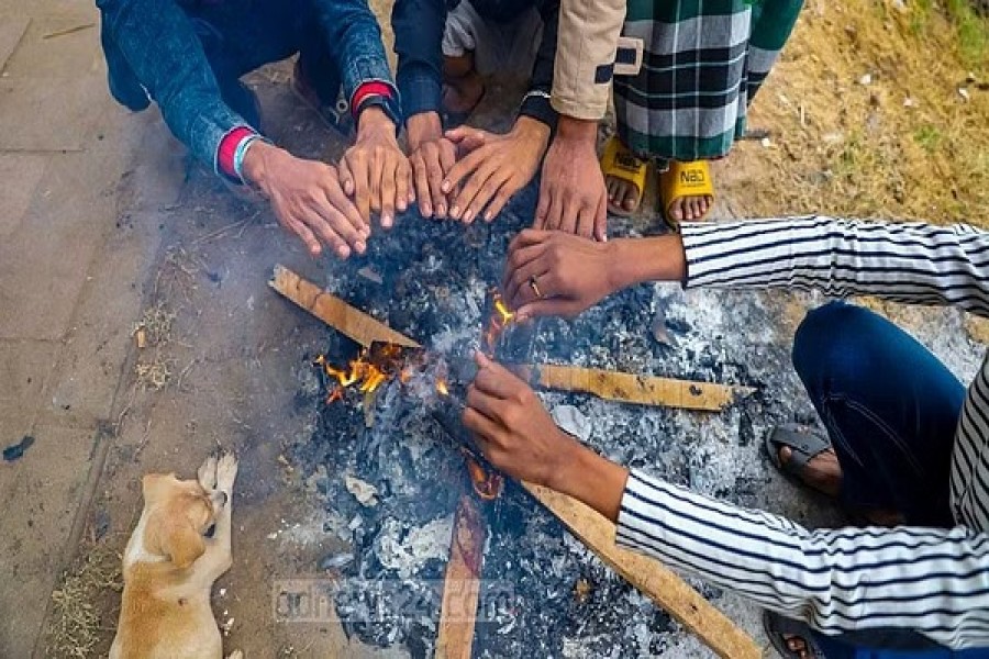 Dhaka dwellers experience ‘village chill’ this winter