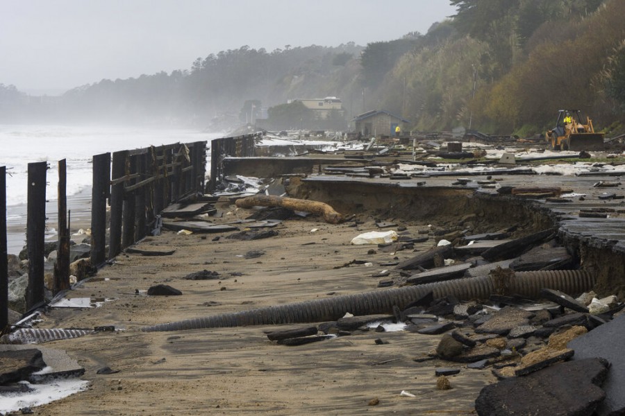 'Bomb cyclone' brings damaging winds, drenches California