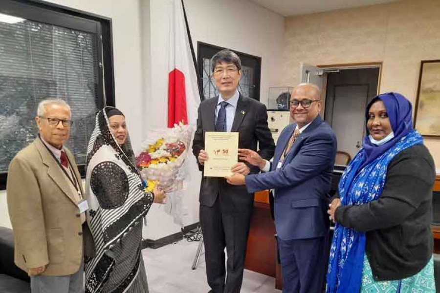 Ikebana Association meets new Japan envoy