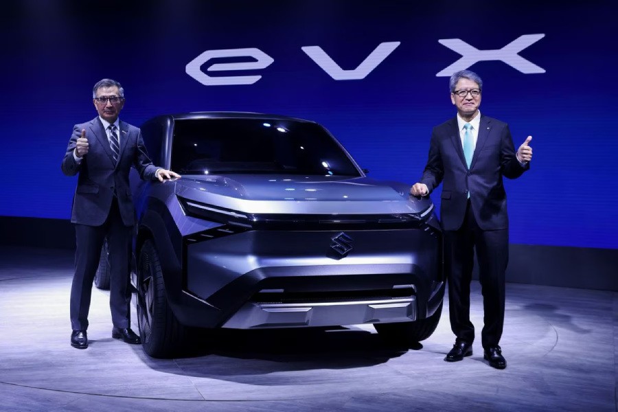 Representative Director and President of Suzuki Motor Corporation Toshihiro Suzuki and Managing Director and CEO of Maruti Suzuki India Limited Hisashi Takeuchi pose with the Maruti Suzuki electric concept SUV as it is unveiled at the Auto Expo 2023 in Greater Noida, India, January 11, 2023. REUTERS/Anushree Fadnavis