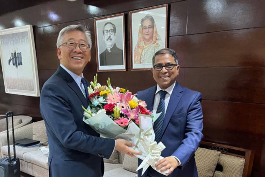 US Assistant Secretary Donald Lu arrives in Dhaka