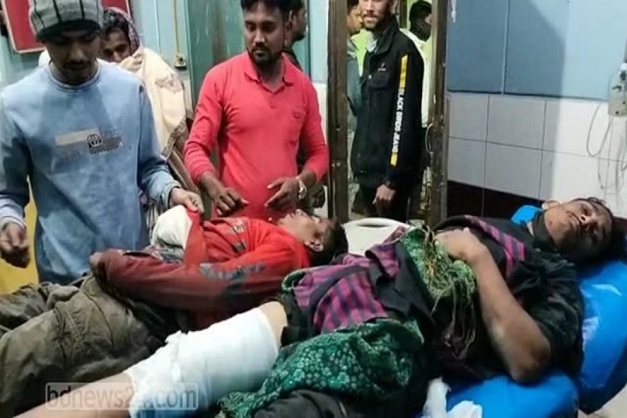 রেললাইনে বসে ‘গভীর মনোযোগ’ মোবাইল ফোনে, কাটা পড়ল তরুণ