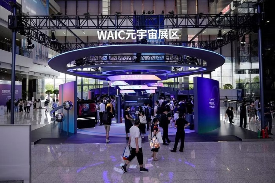 People visit a metaverse booth during World Artificial Intelligence Conference, following the coronavirus disease (COVID-19) outbreak, in Shanghai, China, September 1, 2022. REUTERS