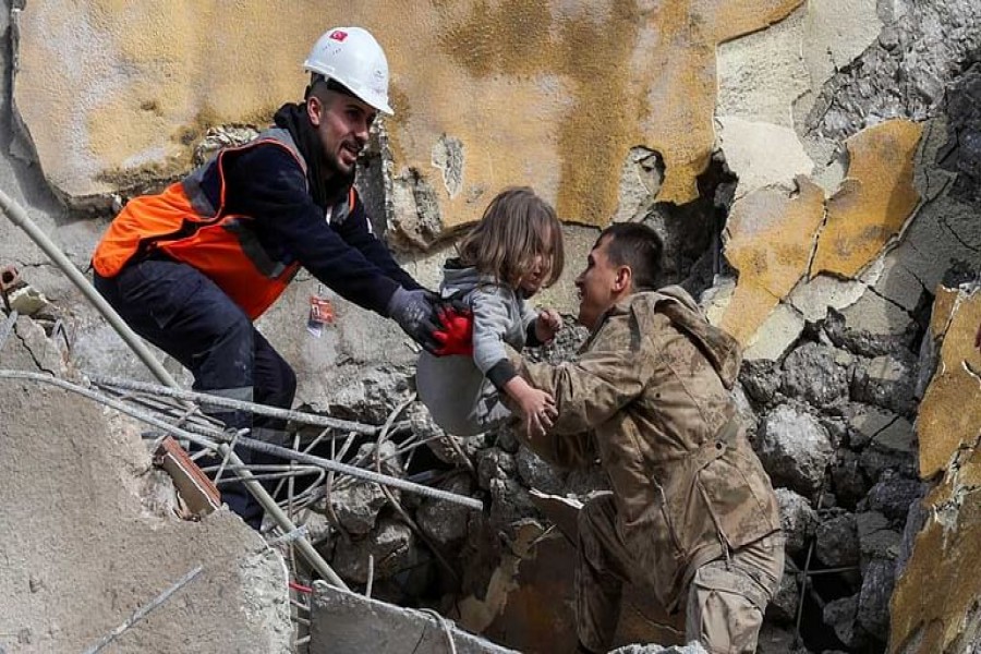 In Turkey's worst-hit province, residents cry for help