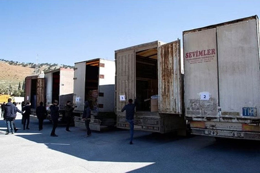 First UN quake aid convoy reaches Syria