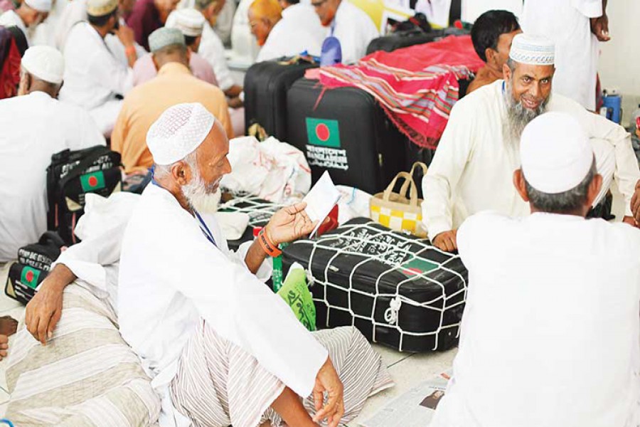 Hajj flight woes continue