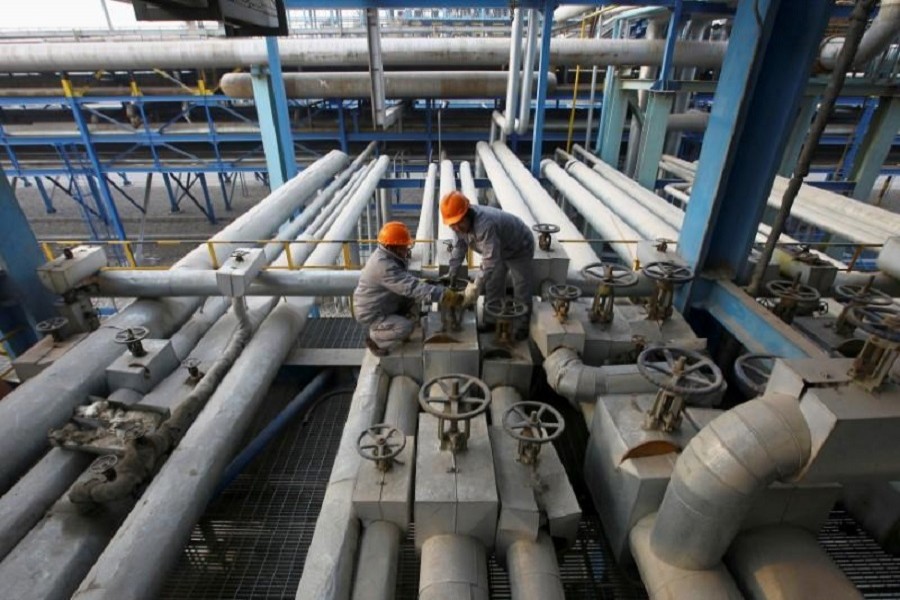 Employees close a valve of a pipe at a PetroChina refinery in Lanzhou, Gansu province January 7, 2011. Reuters/File Photo