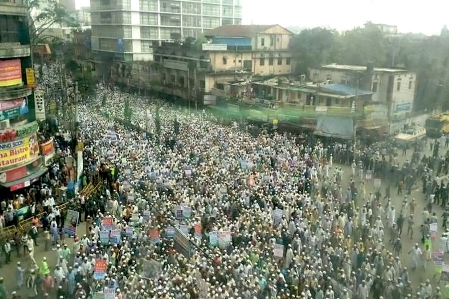 Thousands of people in Dhaka protest violence against Rohingyas in northern Rakhine state of Myanmar. FE Photo