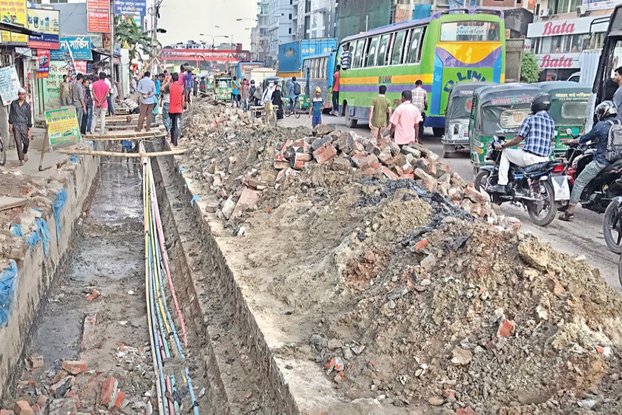 Road-digging for development work and the slow pace of work in different areas across the capital cause public sufferings. The photo has been taken from Kalyanpur area. 	— FE Photo