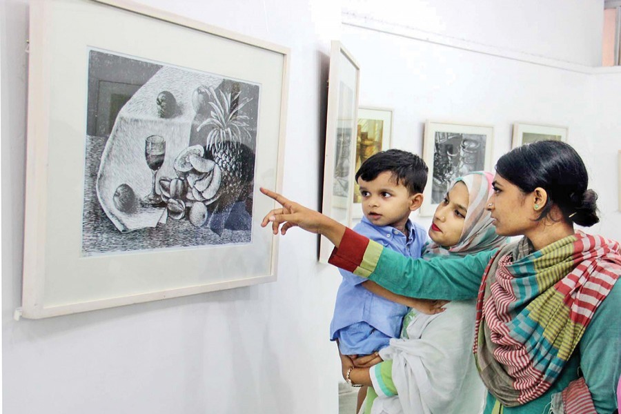 A painting exhibition at Zainul Gallery of Fine Arts Institute of Dhaka University. — FE File Photo