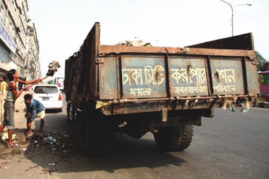 HC bans removal of garbage in open trucks in Dhaka