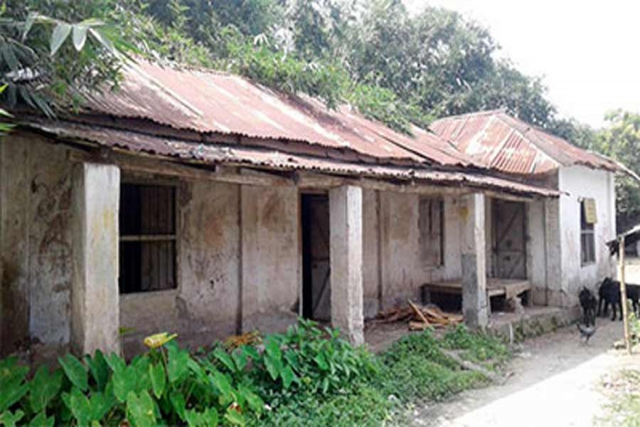 An abandoned dilapidated public auditorium in Fulbari village under Kotchandpur upazila of Jhenidah. 	— FE Photo