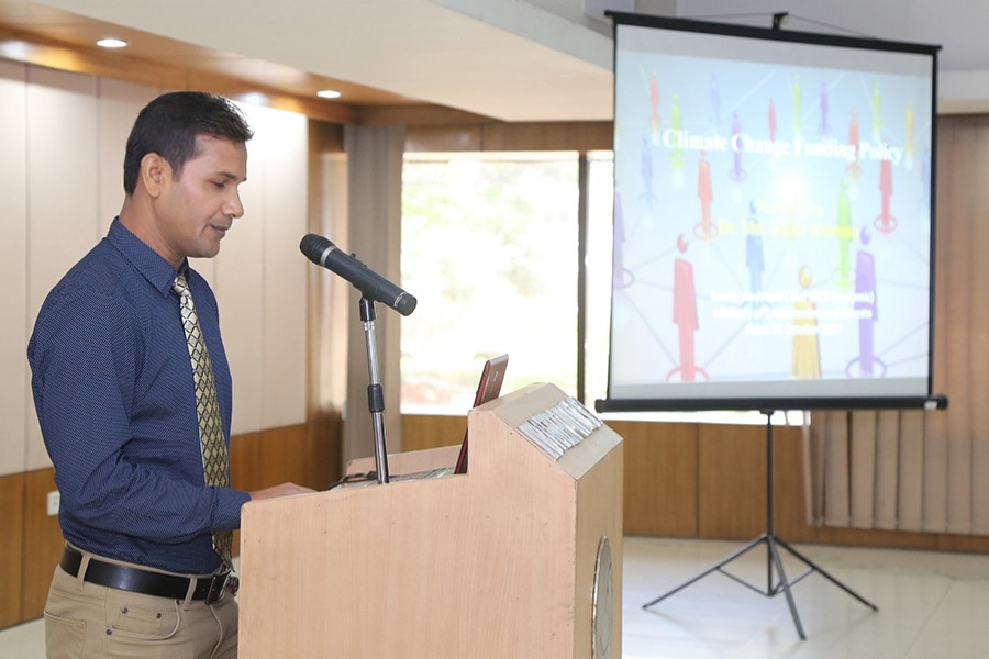 Caption: Dr Md Saifur Rahman, Senior Assistant Chief, Ministry of Environment and Forest, is speaking at a seminar at IUB.