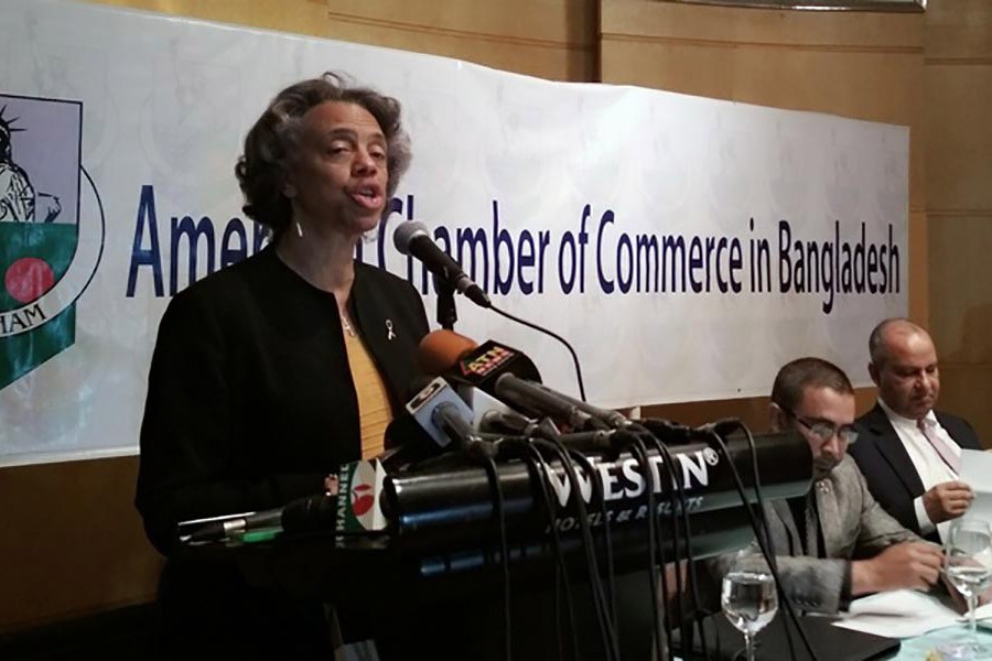 US ambassador in Dhaka Marcia Stephens Bloom Bernicat addresses the regular luncheon meeting of American Chamber of Commerce in Bangladesh (AmCham) at a hotel in Dhaka on Monday. Photo: bdnews24.com
