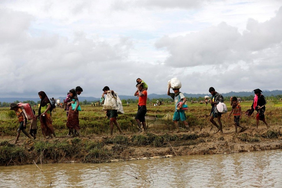 A group of Rohingya refugee people walk towards Bangladesh after crossing the Bangladesh-Myanmar border in Teknaf, Bangladesh, September 1, 2017. Reuters/Files