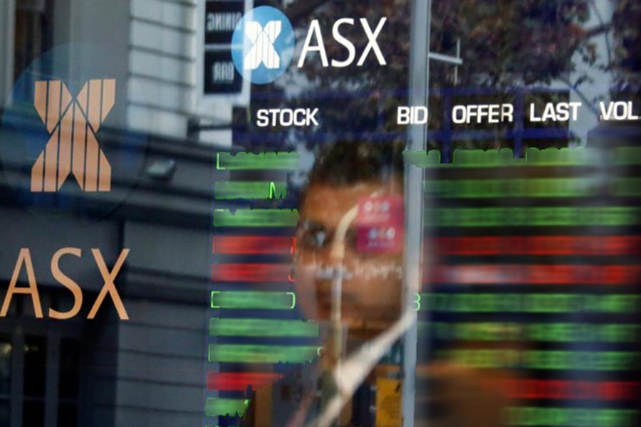 Australia shares rise on financials, materials stocks