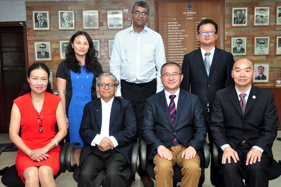 Kunming University team meets DU VC