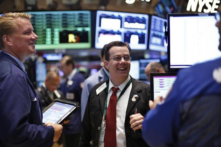US stocks end mixed, Dow rises