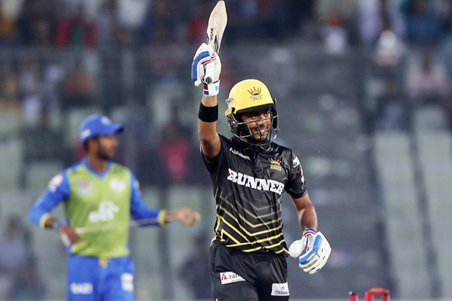 Rajshahi Kings' Zakir Hasan celebrates after scoring half century during the match between Rajshahi Kings and Sylhet Sixers in the 5th BPL T20 at the Sher-e-Bangla National Cricket Stadium at Mirpur in the city on Friday.	— bdnews24.com