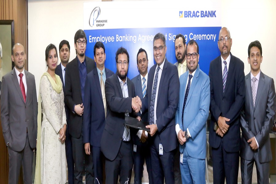 Director of Paradise Group Mohammed Farhan Mosharraf and Head of Retail Banking of BRAC Bank Nazmur Rahim signed the Employee Banking Service Agreement at the BRAC Bank head office in the city on Thursday.