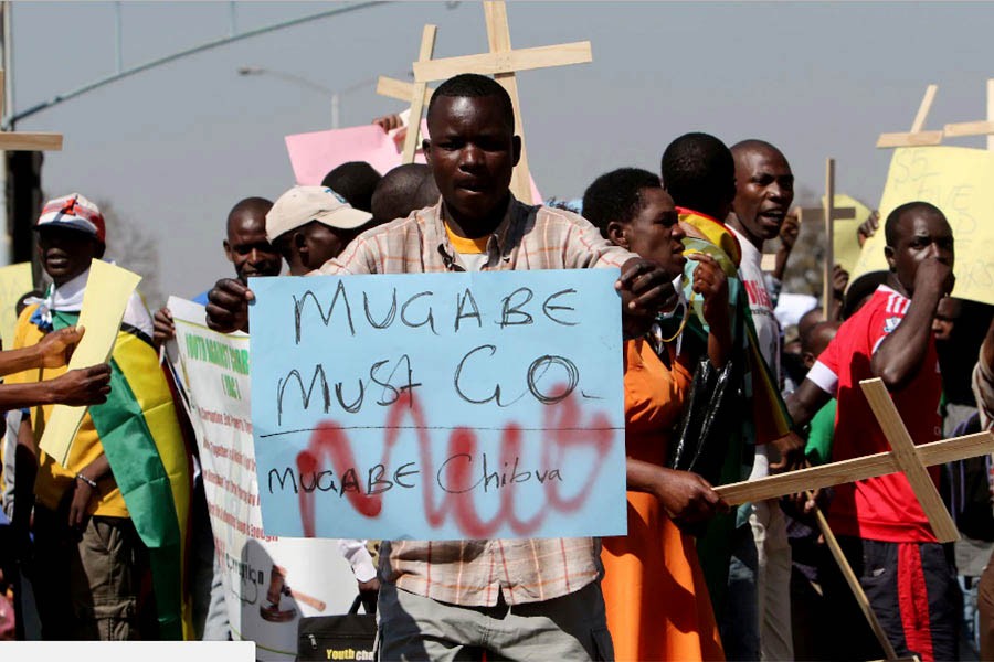 Zimbabweans celebrate as Mugabe era nears end