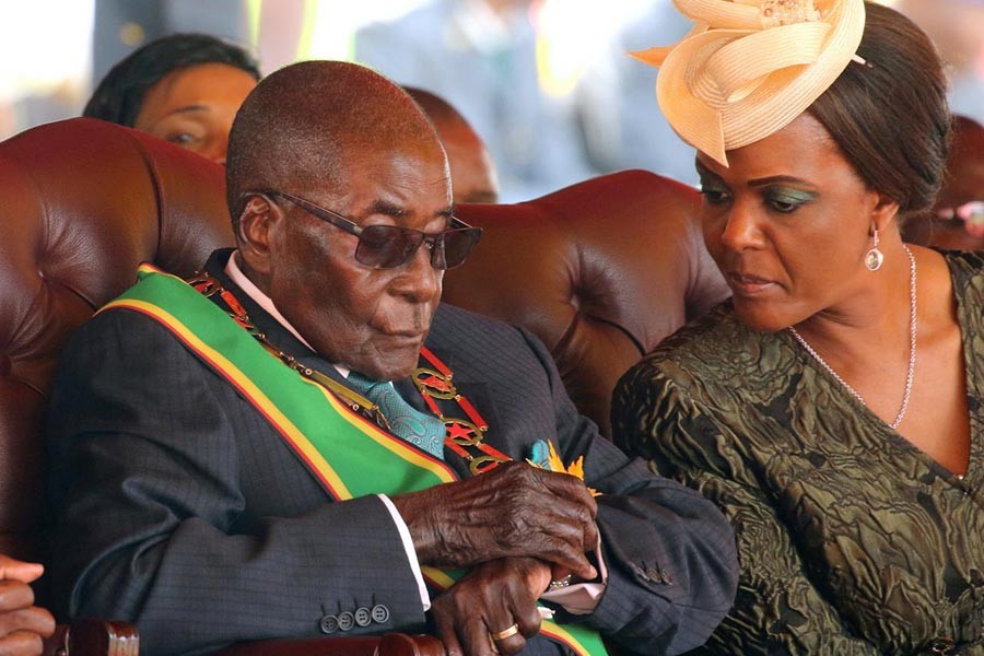 Zimbabwe ruling party expels Mugabe, wife
