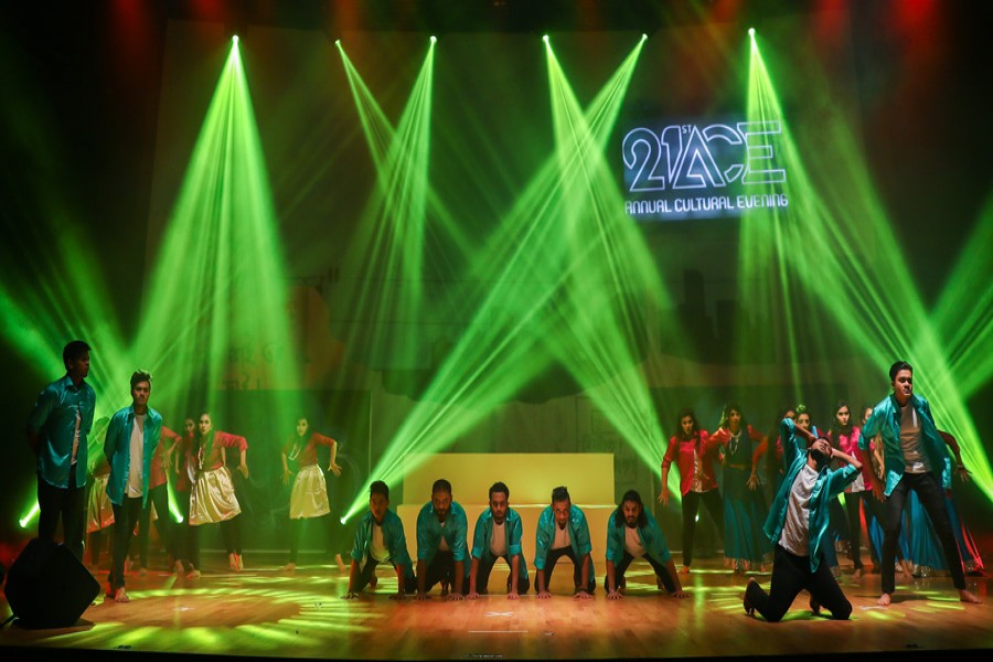 Members of NSU Shangskritik Shangathan Club performing at the 21st Annual Cultural Evening of North South University on its campus in the city recently.