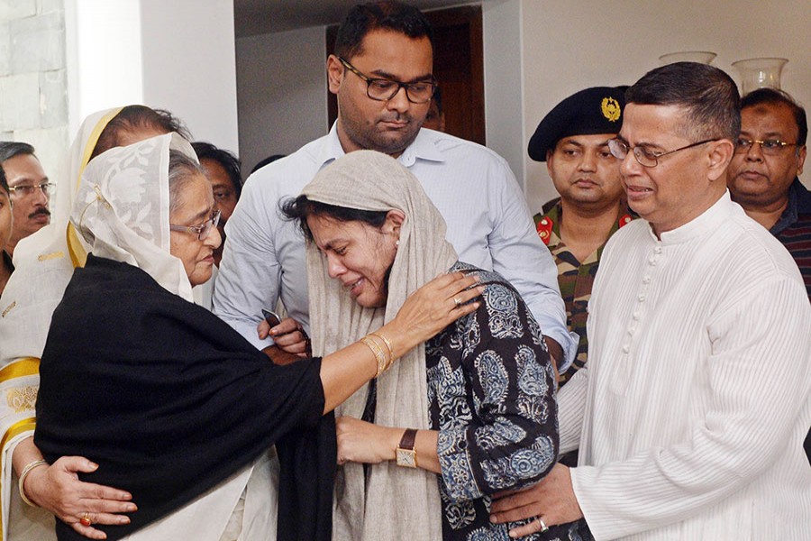 PM Hasina consoles the bereaved family members of departed mayor Annisul Huq at his Banani home on Saturday. - Focus Bangla photo