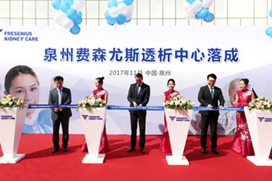 LEFT TO RIGHT (in suits): Alan Chen, Executive Vice President, Fresenius Medical Care, China, Harry de Wit, CEO of Fresenius Medical Care Asia Pacific, Bryan Jiang, General Manager, Fresenius Kidney Care, China, at the opening ceremony.