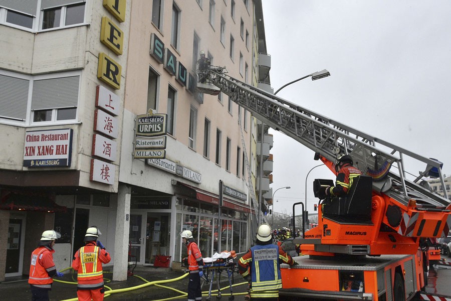 Firefighters are busy after a fire broke out in a multi-story building in Saarbruecken, western Germany, Sunday, Dec. 3, 2017. Authorities say at least four people have been killed and 23 injured in the fire. (AP photo)