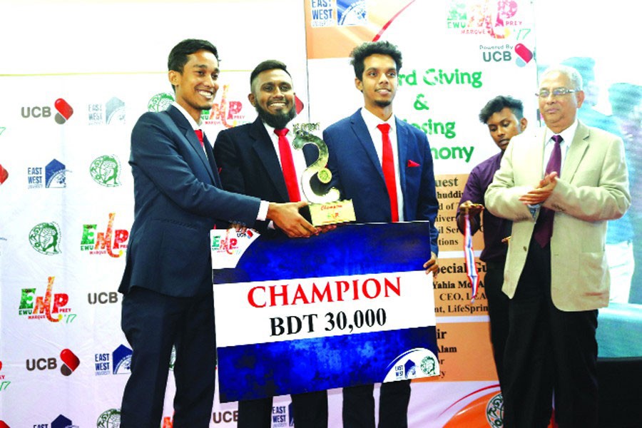 The champion team ‘Dynamites’ receiving the award from Mohammed Farashuddin, the chairperson of the Board of Trustees of East West University