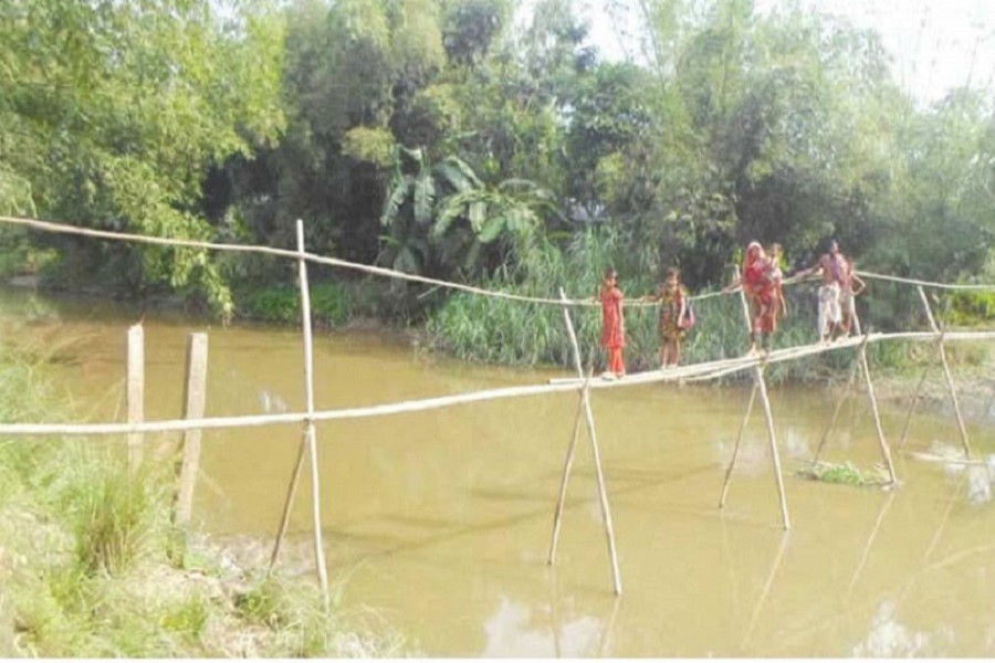 Over 1000 students attend schools crossing this rickety bamboo bridge twice a day: FE Photo