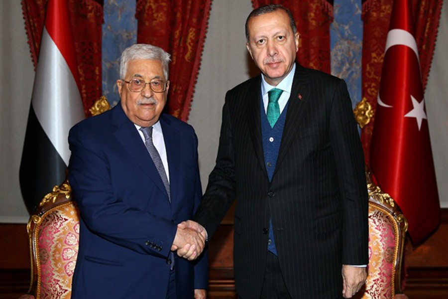 Palestinian President Mahmoud Abbas meets with Turkish President Tayyip Erdogan in Istanbul, Turkey, Dec 12, 2017. Kayhan Ozer/Presidential Palace/Handout via Reuters