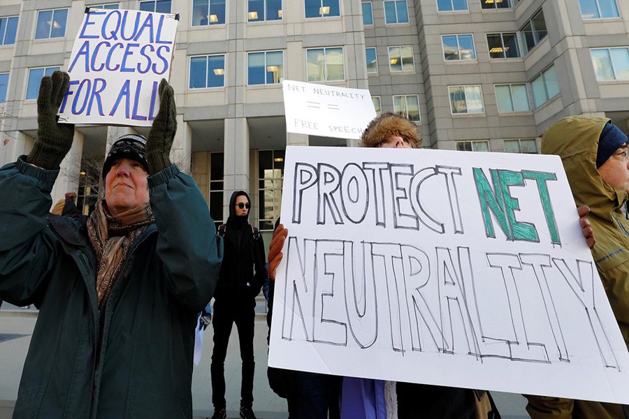 Net neutrality advocates rally in front of the Federal Communications Commission (FCC) ahead of Thursday's expected FCC vote repealing so-called net neutrality rules in Washington, US, on DEC 13, Photo: Reuters.