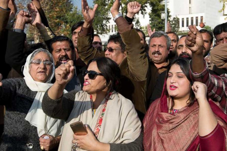 Supporters of Pakistan's ousted Prime Minister Nawaz Sharif shout slogans against famous cricketer-turned opposition leader Imran Khan, outside the Supreme Court in Islamabad, Pakistan, Friday, Dec. 15, 2017 . - AP photo